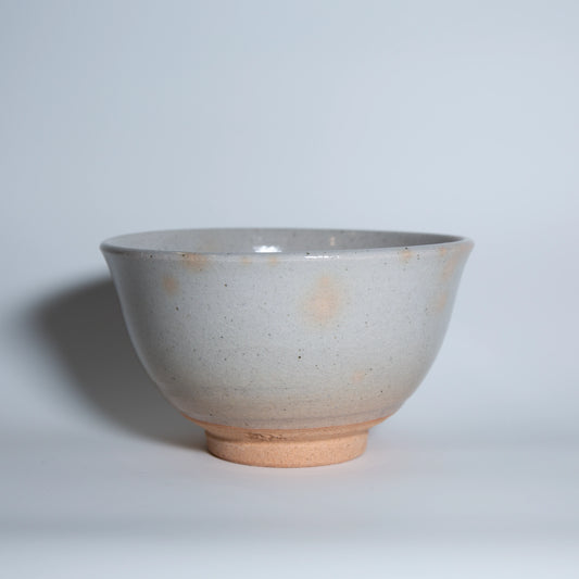 Yamaki Ikai - Handcrafted Mist Grey Matcha Bowl